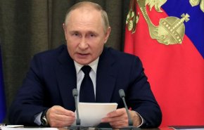 بوتين يوقع على قانون الانسحاب من معاهدة القوات المسلحة التقليدية في أوروبا