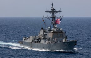 شاهد.. سفينة صينية تزعج القوات الأميركية في مضيق تايوان