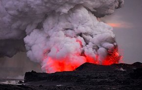 أمريكا.. انفجار بركان ’كيلويا’ والسلطات ترفع مستوى التأهب (فيديو)