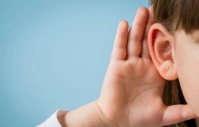 الذكاء الاصطناعي يحول الأصوات إلى نصوص لضعاف السمع
