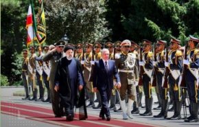 الرئيس الايراني يستقبل رسميا نظيره الاوزبكي