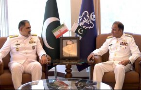 اسلام اباد : زيارة قائد البحرية الايرانية الى باكستان خطوة باتجاه تعزيز العلاقات الثنائية