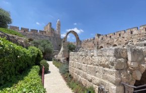 شاهد..  الاحتلال يكمل عملية تهويد قلعة القدس في باب الخليل
