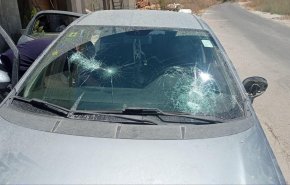 شاهد.. مستوطنون يهاجمون قرية أم صفا غرب رام الله