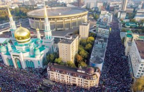 روسيا.. 200 ألف مسلم يؤدون صلاة عيد الأضحى بمساجد موسكو وبوتين يهنئ