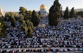 برگزاری نماز صبح دومین روز عید قربان با مشارکت هزاران فلسطینی