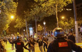 فرنسا تطلب المساعدة من كيان الاحتلال للتعامل مع الاحتجاجات وتفرض حظراً للتجول