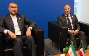 وزيرا خارجية ايران والكويت يؤكدان على تطوير العلاقات بمختلف المجالات