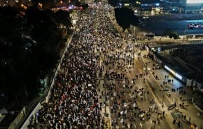 تظاهرات هزاران نفر از شهرک نشینان در تل‌آویو علیه دولت نتانیاهو