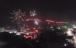 الألعاب النارية تضيء سماء العاصمة اليمنية والمحافظات احتفاء بيوم الولاية
