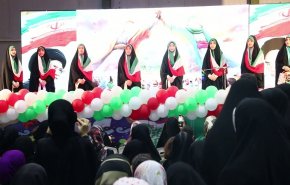 الإيرانيات يقمن إحتفالا تحت شعار