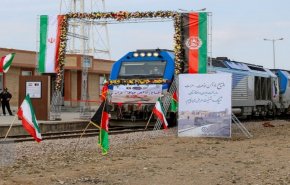 أول قطار إيراني يصل أفغانستان عبر طريق خواف - هرات السككي
