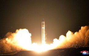 كوريا الشمالية تطلق صاروخا باليستيا عابرا للقارات