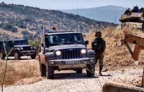 بالفيديو.. قوات الإحتلال تلقي قنابل مسيلة للدموع على الإعلاميين جنوب لبنان 