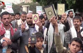 المحتجون في صنعاء يدعون العالم الاسلامي لعقد قمة طارئة نصرة للقرآن الكريم 