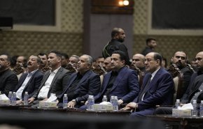 رئيس الوزراء العراقي يشارك في مجلس العزاء الحسيني الذي اقامه نوري المالكي في بغداد + صورة