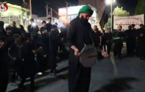 الهيئات العزائية تجوب شوارع خرمشهر بذكرى استشهاد الإمام حسين (ع)