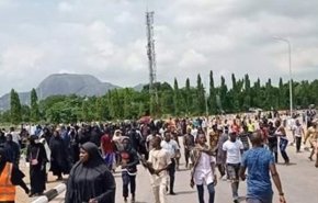 إصابات في إطلاق نار كثيف على مسيرة عاشورائية في نيجريا + فيديو
