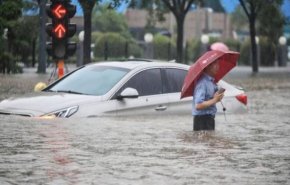 إعصار 'دوكسوري' يغرق الصين و موجة 'الحر' تذيبها 