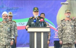 انطلاق مناورات القوة البحرية التابعة لحرس الثورة الاسلامية فی جزيرة بوموسى+ فيديو