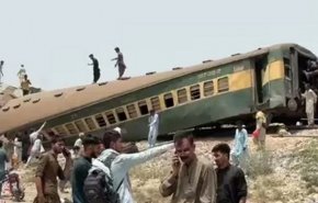 15 کشته در نتیجه خروج مرگبار قطار از ریل در جنوب پاکستان 