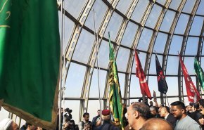 گزارش العالم از برافراشتن پرچم های عتبات ایران، عراق و سوریه بر بلندای برج میلاد