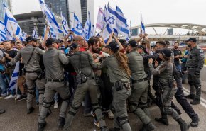 سی‌وسومین هفته اعتراضات علیه کابینه نتانیاهو در سرزمین‌های اشغالی/معترضان مقابل اقامتگاه وزیر حمل‌ونقل تجمع کردند
