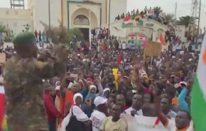تظاهرات هزاران نفر از مردم نیجر در پایتخت برای حمایت از شورای نظامی 