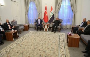 مسؤولون عراقيون يلتقون بوزير الخارجية التركي 