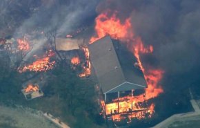 شهر «هانتسویل» آمریکا در پی آتش‌سوزی‌ جنگلی تخلیه شد