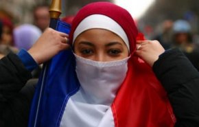 رادیو ملی آمریکا: ممنوعیت پوشیدن عبای اسلامی در مدارس فرانسه آشوب به پا کرد