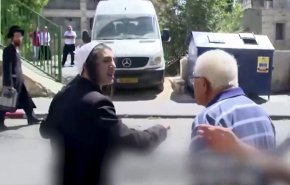 شاهد: مقطع فيديو يوثق مدی الانقسام في الشارع الاسرائيلي