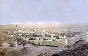 صورة نادرة للمسجد النبوي الشريف ومراقد ائمة البقيع