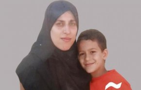 الفلسطينية آیة الخطيب تودع عائلتها لتبدأ 4 سنوات من الأسر