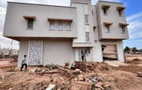 خانه ایتام که با وجود تخریب خانه های اطراف، در طوفان شهر درنه لیبی سالم ماند+ویدیو