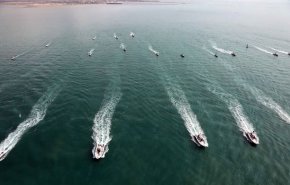 هدف قرار گرفتن بالگرد آمریکایی با لیزر قایق‌های تندرو ایران
