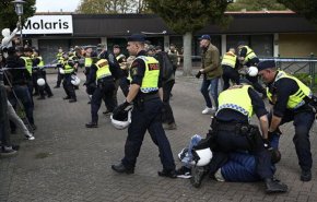 هتاکی دوباره به قرآن کریم در سوئد و برخورد پلیس با معترضان