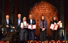 توزيع الجوائز على الفائزين بجائزة المصطفى(ص) في نسختها الخامسة