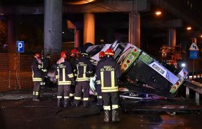 سقوط اتوبوس از روی پل در ونیز ایتالیا؛ دست‌کم ۲۰ نفر کشته شدند+عکس
