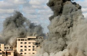 لحظه هدف قرار گرفتن برج وطن در غزه توسط ارتش رژیم صهیونیستی