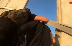 فیلمی ویژه از حمله رزمندگان مقاومت به مرکز نظامی اشغالگران و اسارات سربازان ارتش صهیونیستی