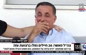 شاهد.. والد مجندة إسرائيلية أسيرة يبكي على البث المباشر