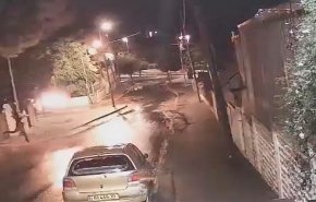 بالفيديو.. القاء زجاجات حارقة على منازل حي الشيخ جراح 