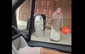 فيديو..مشاهد مؤثرة لمسنة تمسكت بدارها في غزة حتى الموت!
