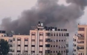 لحظه بمباران دو برج مسکونی در منطقه الزهرا در نوار غزه از سوی جنگنده‌های اسرائیلی+ویدیو