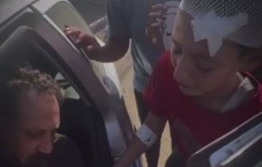 گریه های کودک زخمی که برادرش را در بمباران غزه از دست داده است+ ویدیو