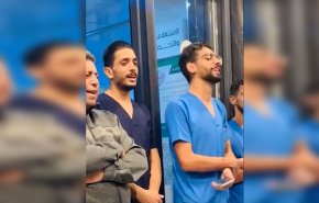 باصوات عذبة.. هكذا يرفع اطباء غزة معنوياتهم ويحاربوا آلة الموت +فيديو