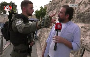 شاهد ما حدث لمراسل العالم في القدس خلال بث مباشر