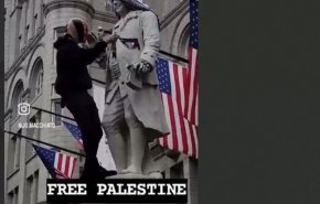 تزيين تمثال بنيامين فرانكلين بالكوفية الفلسطينية ! (فيديو)