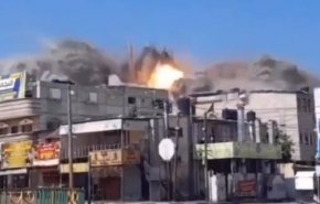 لحظه بمباران محله‌ای مسکونی در غزه از سوی جنگنده‌های اسرائیلی+ ویدیو